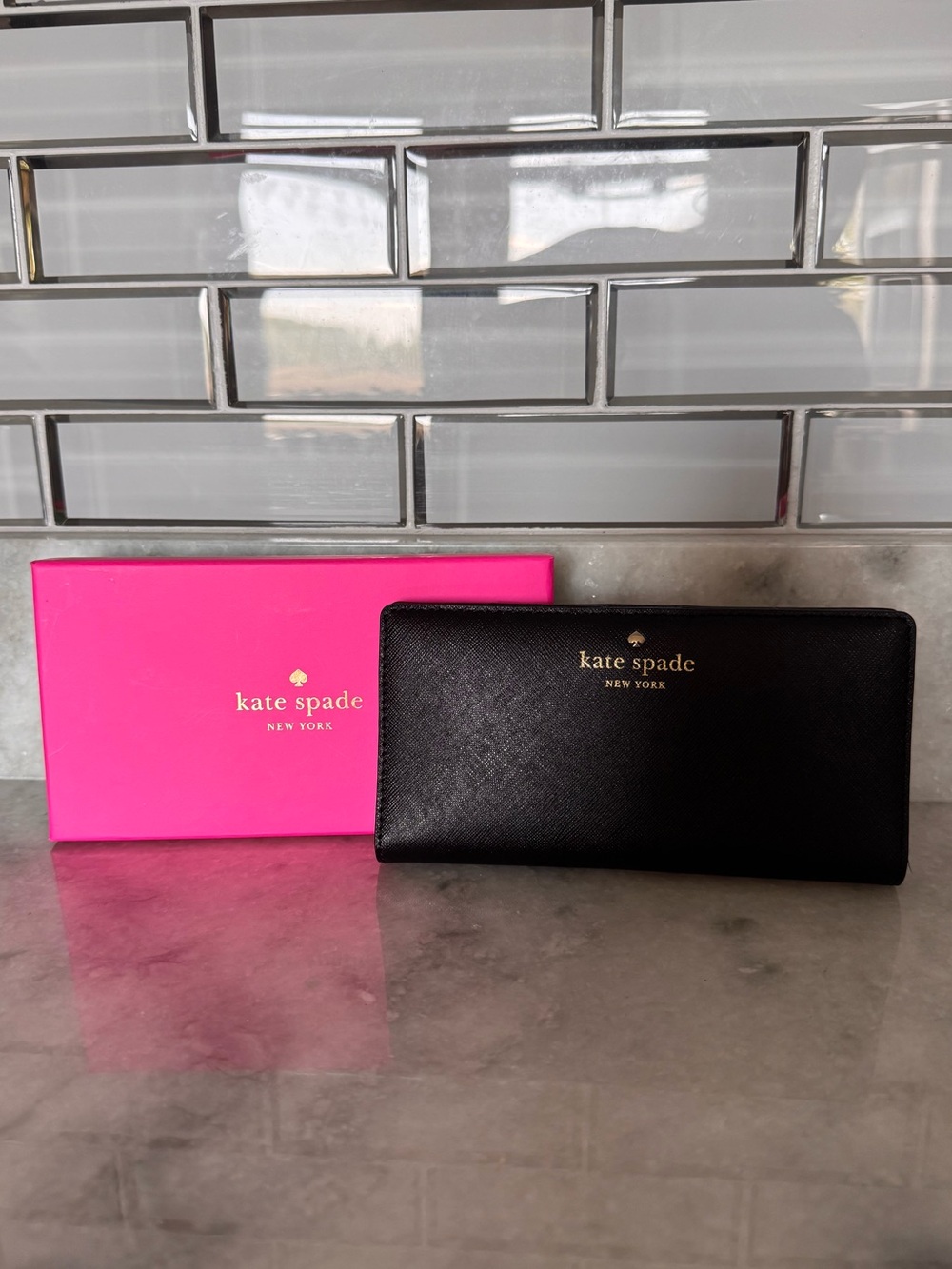 NWT kate spade Black Saffiano Leather Continental Zip Wallet with Pink Box